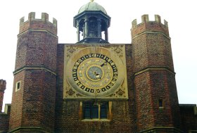 Courtyard Clock @ Hampton Court Palace